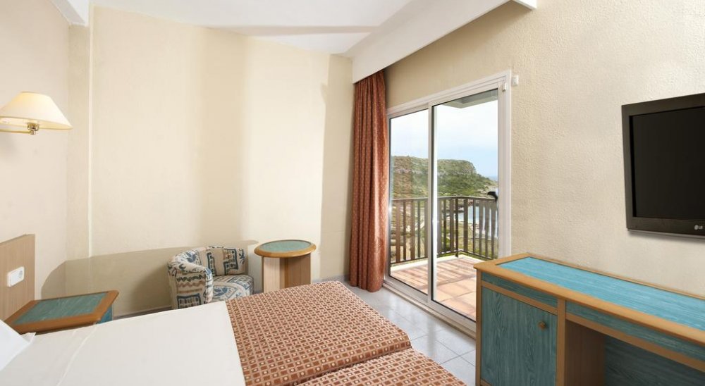 hotel melia menorca pinguinos