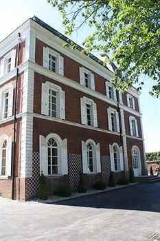 Qualys-Hotel La Maison Rouge